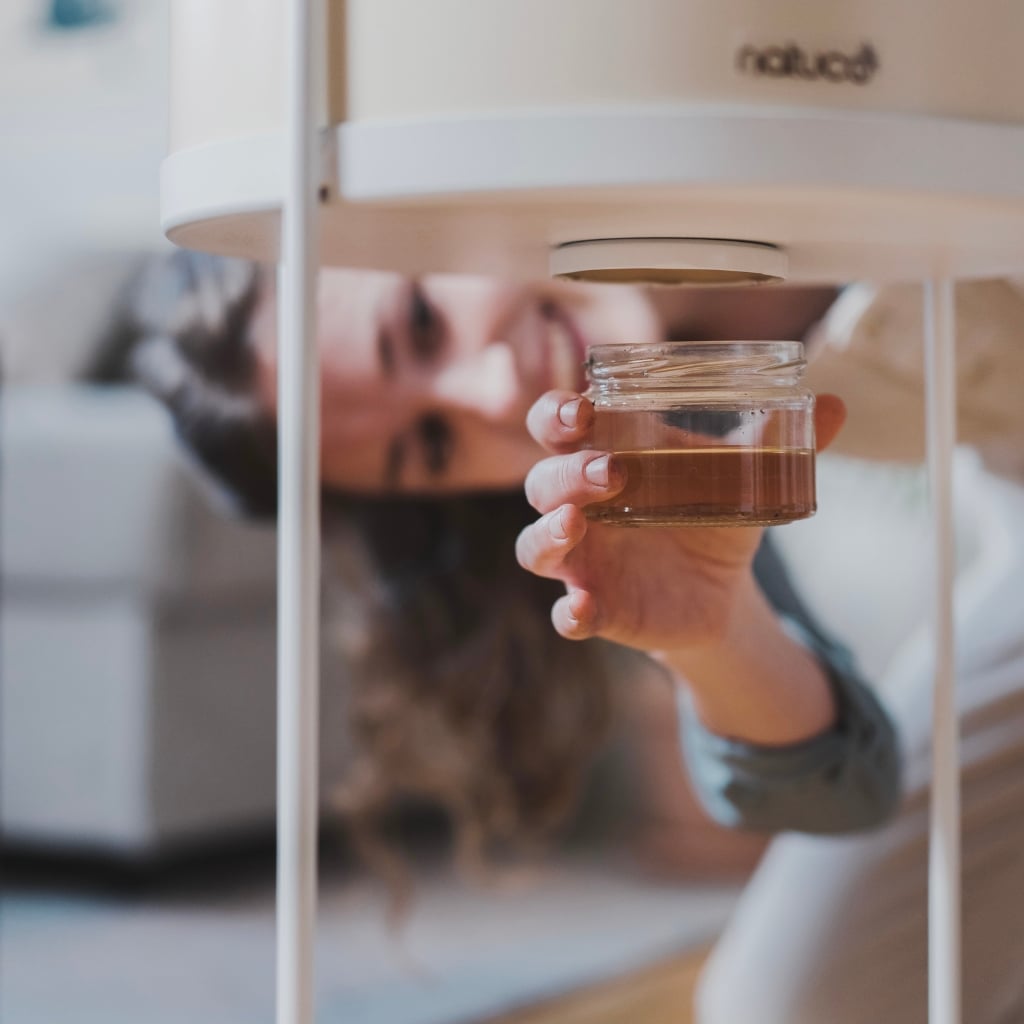 récolte de lombrithé sous le dessous du bac de compost Néma